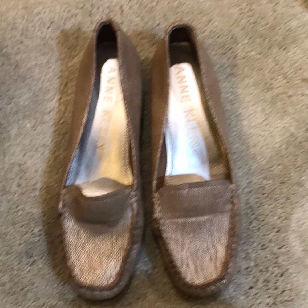 Ann Klein Flex Loafers with Tan/Cream Metallic Design-Size 7.5